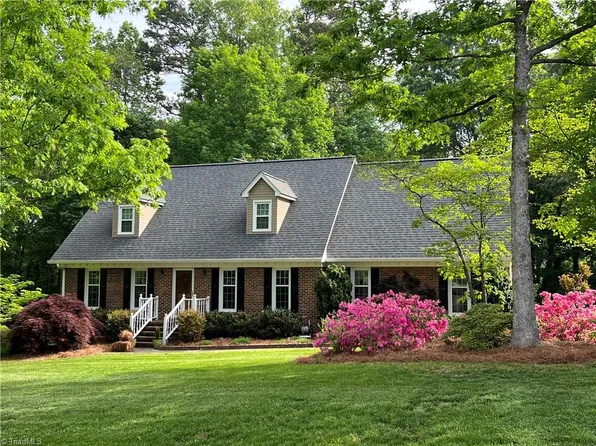402 Courtland Dr, Elon, NC 27244