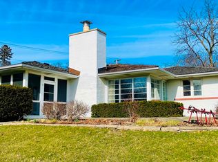 740 Edgewood Rd, Highland Park, IL 60035