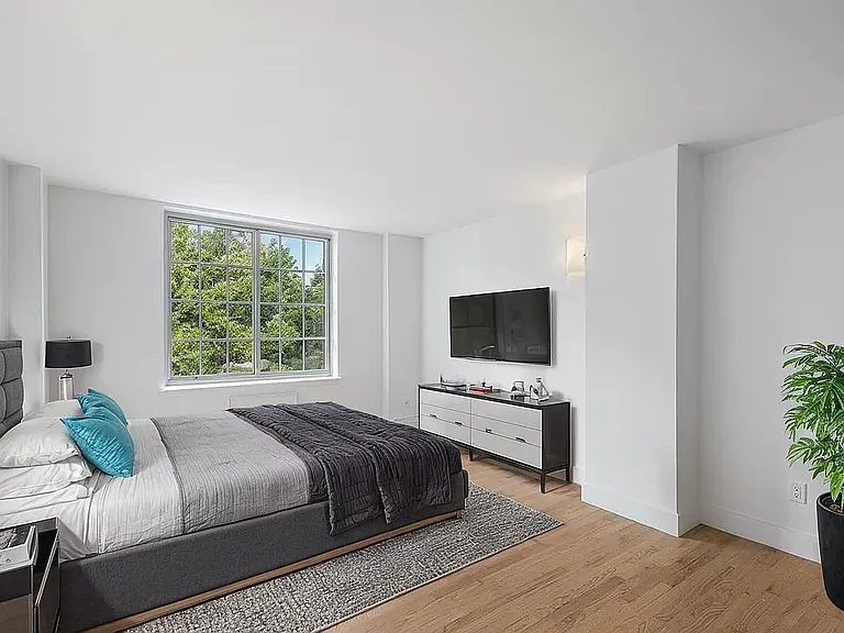 423 Ocean Pkwy #6B — Photo 3