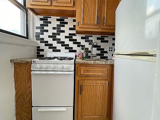 4th image of 455 W 34th St #17EF