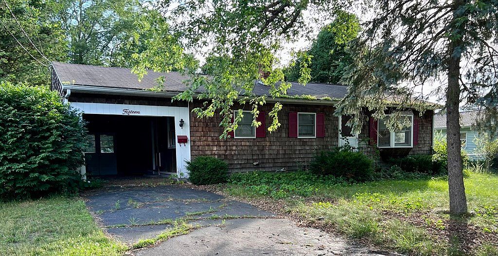 15 Helm St, South Hadley, MA 01075 Zillow