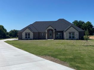 1042 Katie Ct, Azle, TX 76020