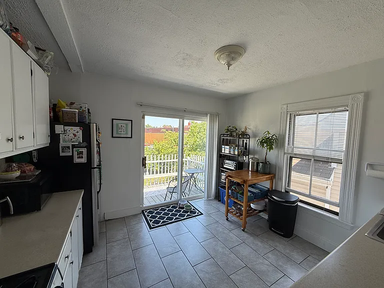 27 Peaceable St #1 — Photo 2