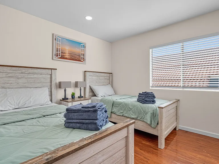 2555 Winston Ct — Photo 9