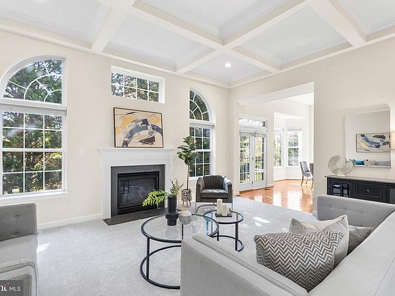 2nd image of 4509 Rhett Ln