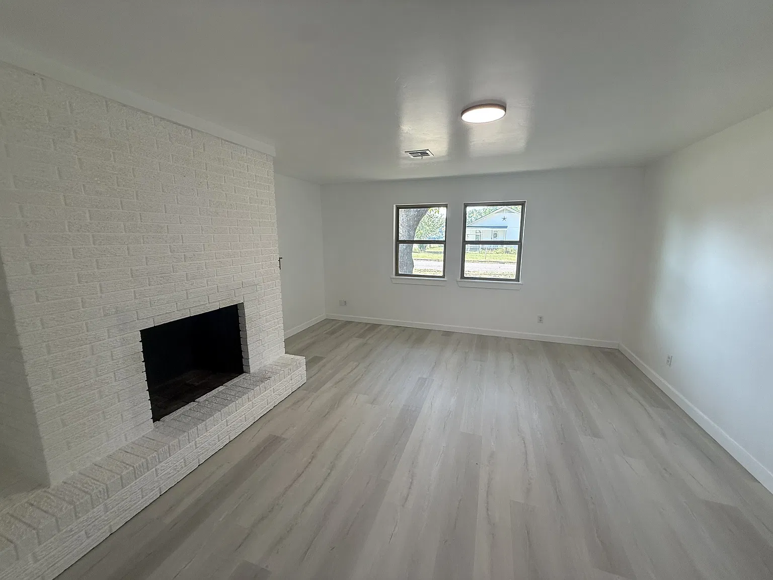 800 West 6th - 1 — Photo 2