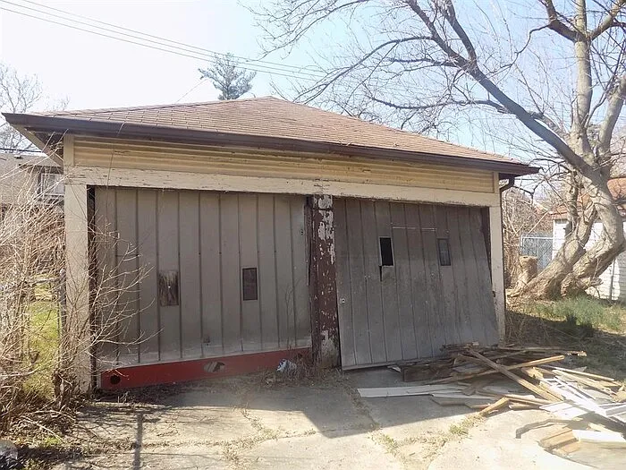14137 Mansfield Ave — Photo 2