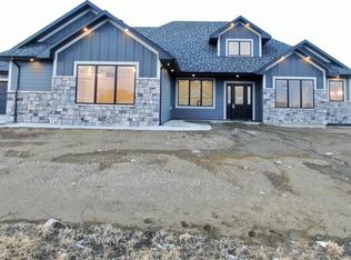12010 Acadia Dr, Bismarck, ND 58503