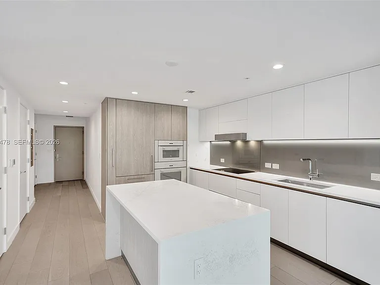 9221 E Bay Harbor Dr #210 — Photo 11