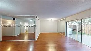 3 bed, 1350 sqft, $3,200 — Photo 4