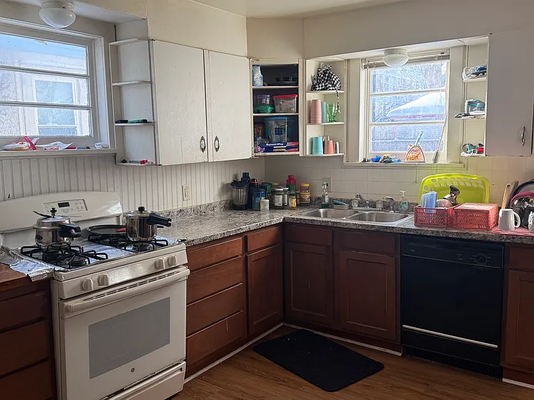 818 Westcott St #2 — Photo 16