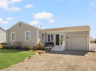 18 Chestnut Ave, Narragansett, RI 02882