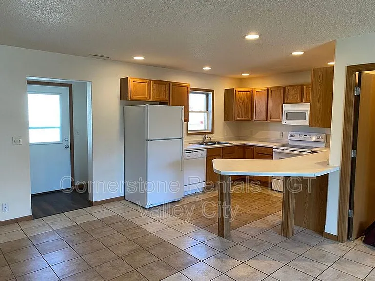 516 10th Ave SE — Photo 1