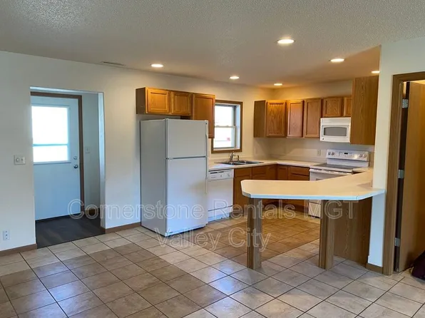 516 10th Ave SE, Valley City, ND 58072