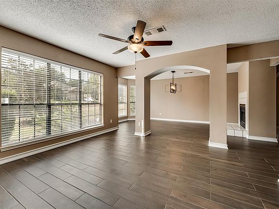 2nd image of 822 Clover Hill Ln
