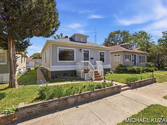 3rd image of 1438 Pennoyer Ave