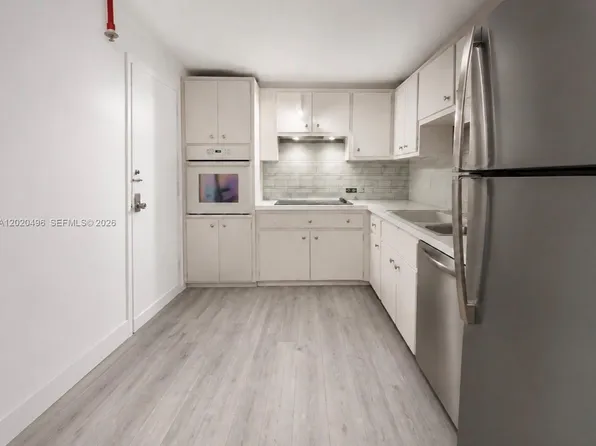 400 Kings Point Dr, Sunny Isles Beach, FL