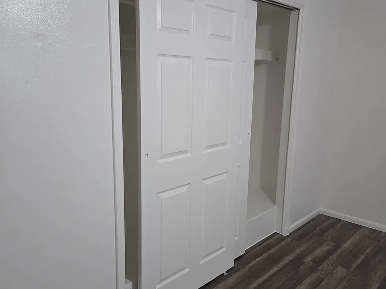 1614 E Clover #B — Photo 9