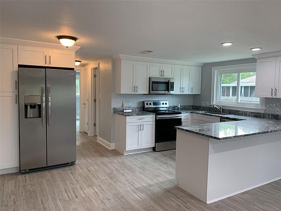 3rd image of 126 Davenport Ave NE
