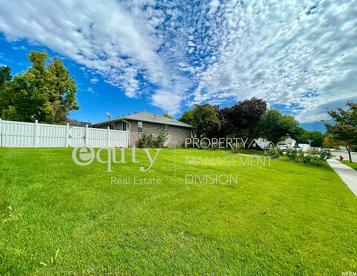 11742 S Tatteredangel Cv — Photo 32
