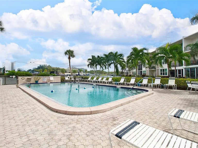 7405 Bay Island Dr S #120 — Photo 34