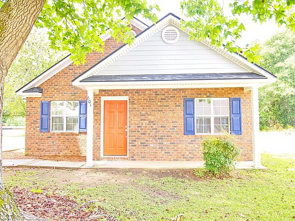 2nd image of 601 Carver Ter NE