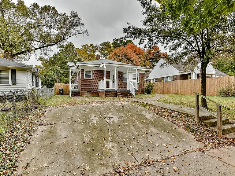 306 Plymouth Ave — Photo 9