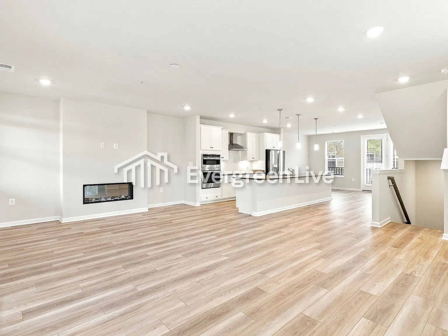 3 bed, 2.5 bath, 2415 sqft, $2,985 — Photo 4