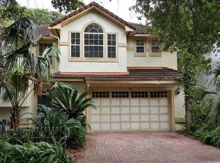 74 Oceanside Dr, Atlantic Beach, FL 32233