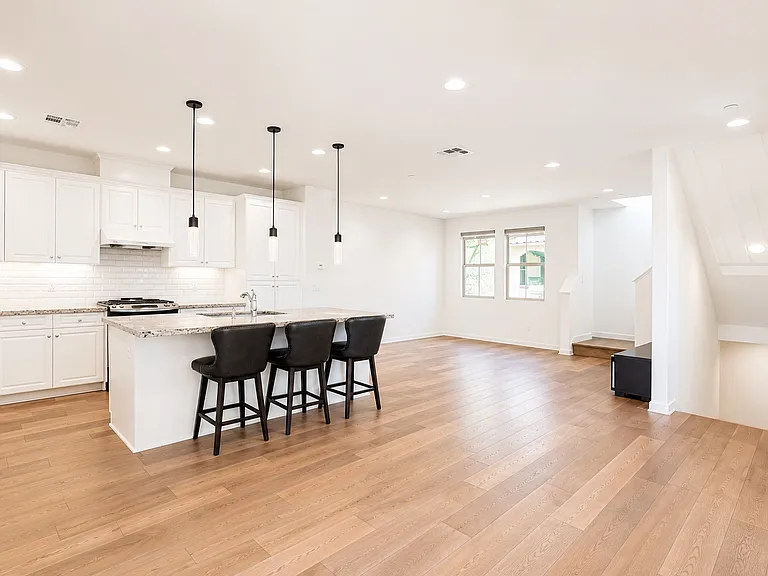 21000 Cornerstone Dr — Photo 3