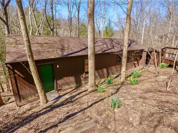 907 Geary Rd, South Charleston, WV 25303