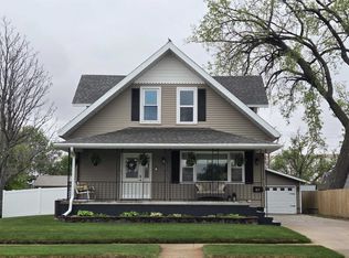 407 E 8th St, Cozad, NE 69130
