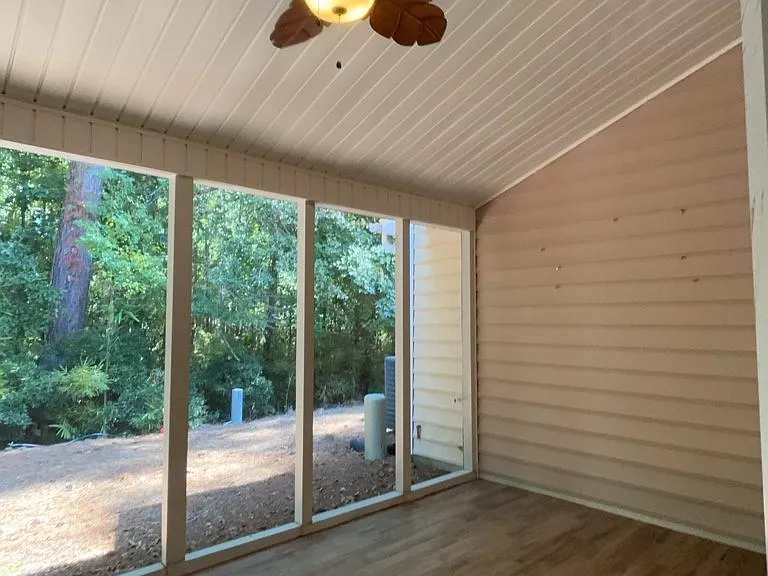 1544 Oxborough Cir — Photo 32
