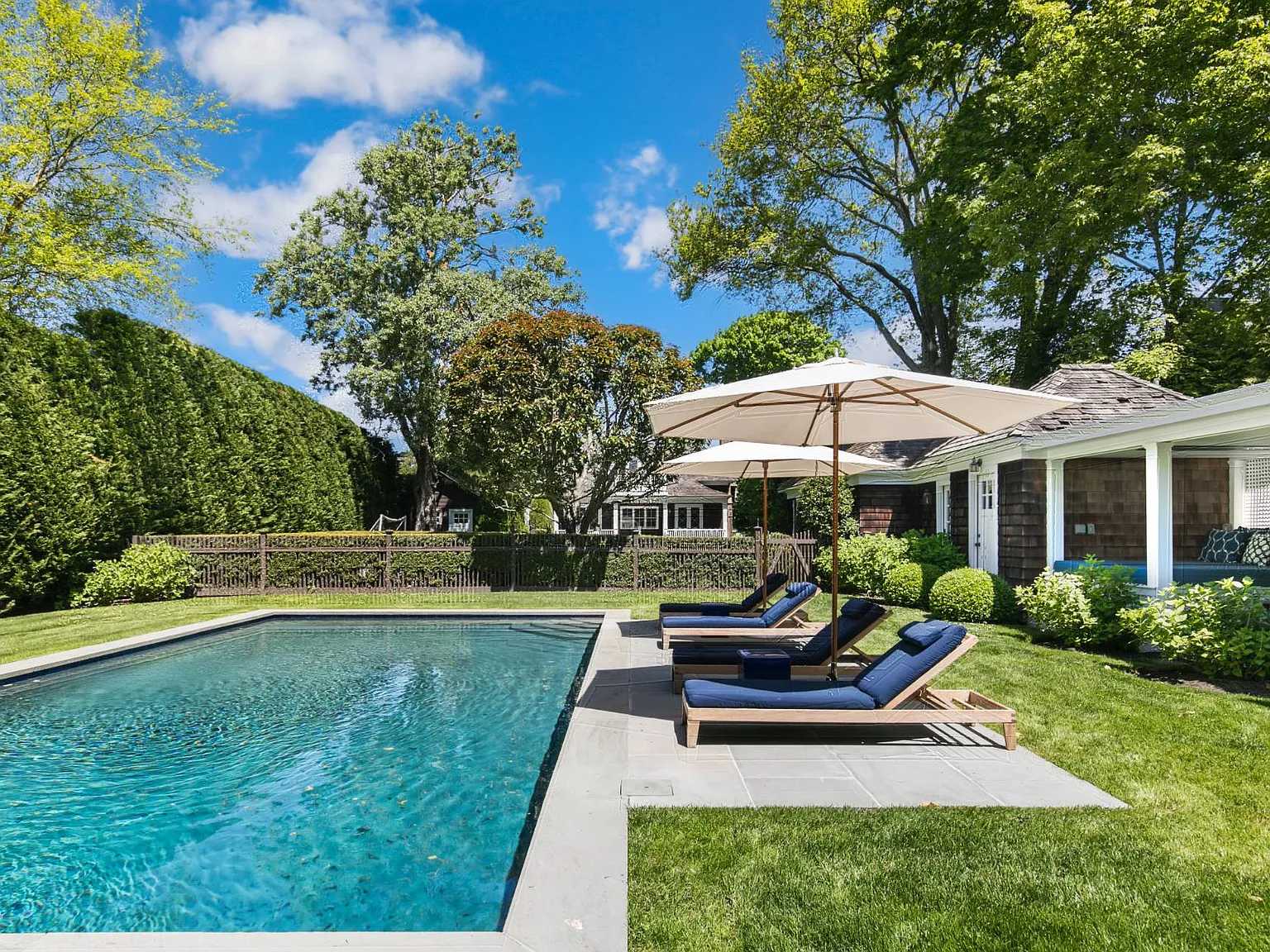 Dream Southampton Village Home , So Close to it All!! — Photo 2