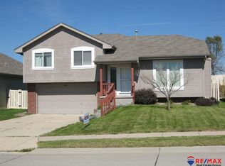 4606 Springview Dr, Papillion, NE 68133