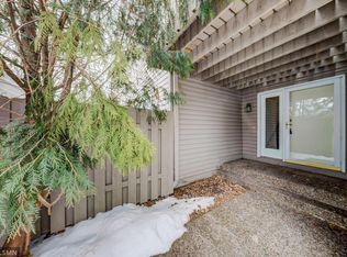 9118 Neill Lake Rd, Eden Prairie, MN 55347