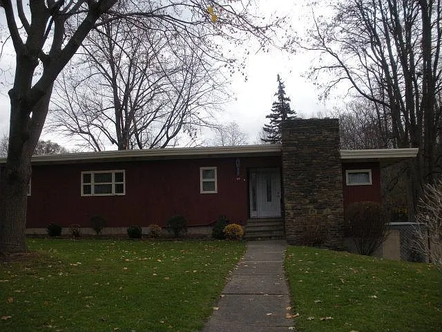 80 Greenridge Dr E photo 1