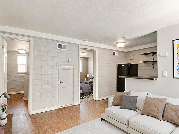 2nd image of 2426 Clay St Unit 2438