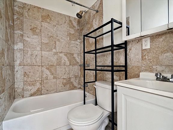 5th image of 171 Metropolitan Ave APT 3