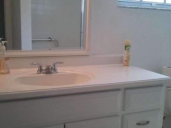 2nd Bath w/Tub & Shower