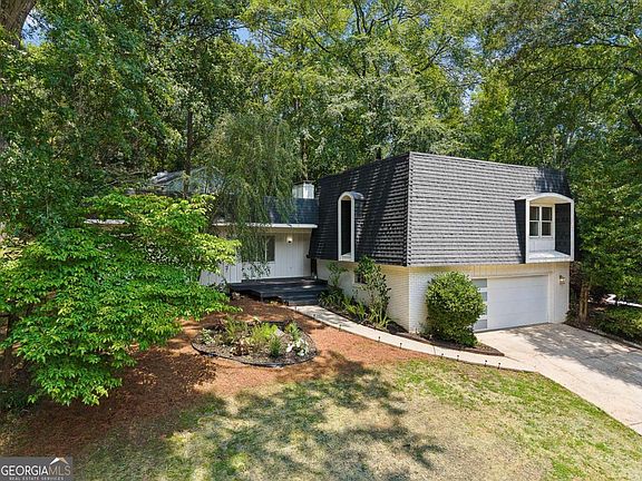 2nd image of 700 Cedar Knoll Dr
