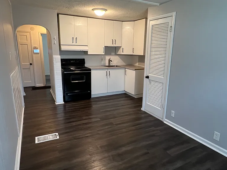 6000 Eaton Dr — Photo 4