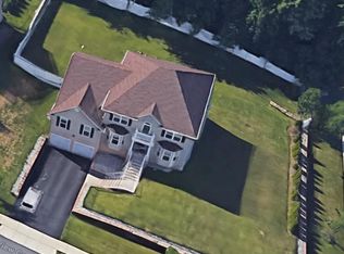 2 Farm View Ct, Wayne, NJ 07470