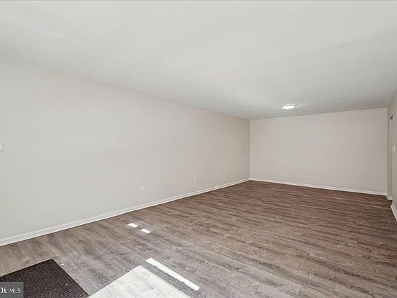 4th image of 1891 Addison Rd S