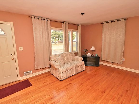 4th image of 2128 Dresden Ave