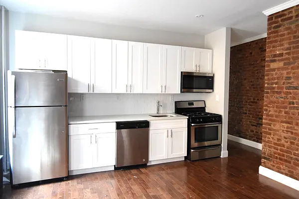 Rented by Bohemia Realty Group | media 18