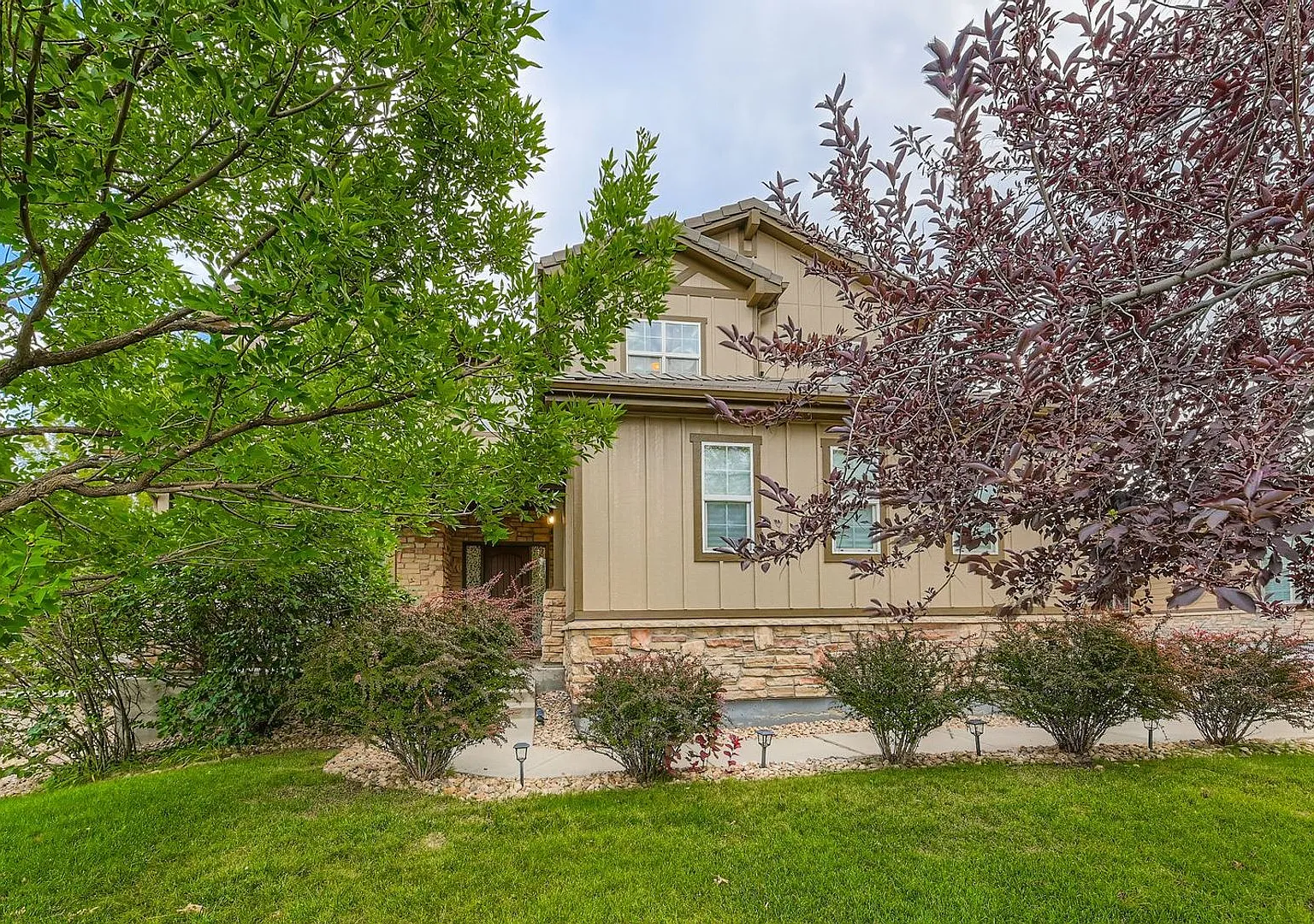 Beautiful 5 Bedroom Home for Rent in Anthem Community — Photo 2