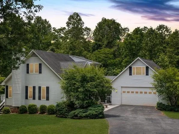 28 Crown Point Pl, Wirtz, VA 24184