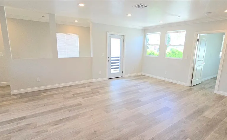 10824 Long Beach Blvd — Photo 25