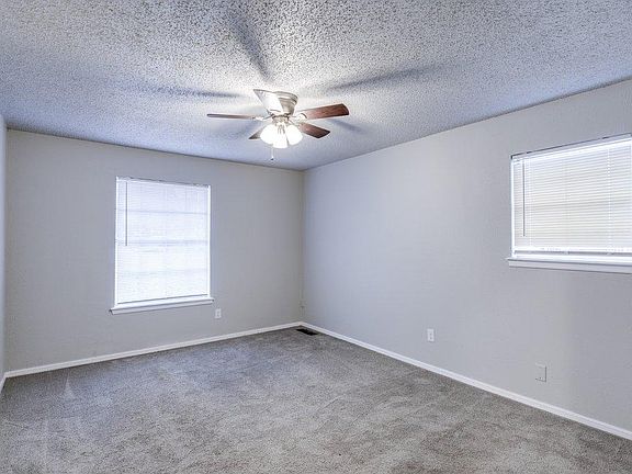 4th image of 2911 Willow Creek Dr